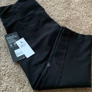 NWT Black yoga crops